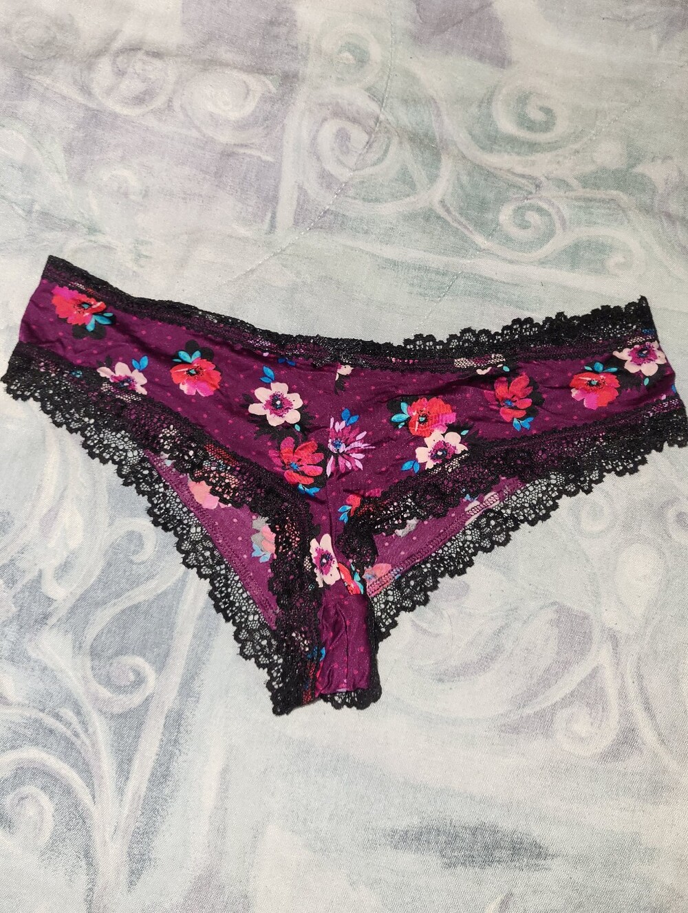 Candie's Women's Purple Floral Black Lace Trim Bikini NWOT, Size M